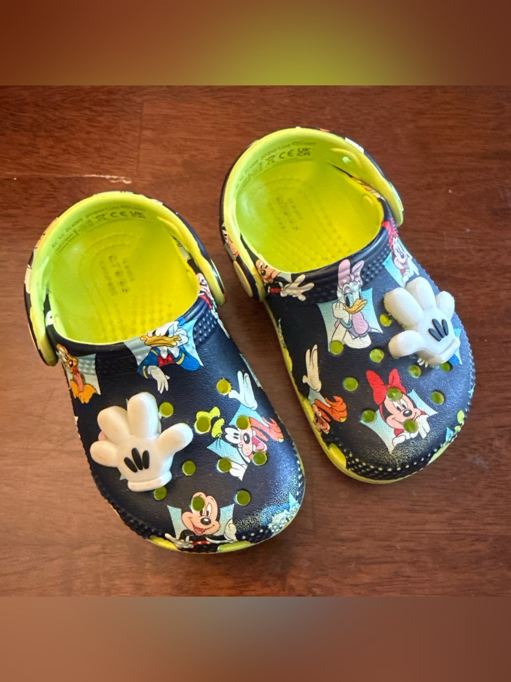 CROCS Disney Parks Official Mickey & Friends Kids unisex Sz C6 ✨